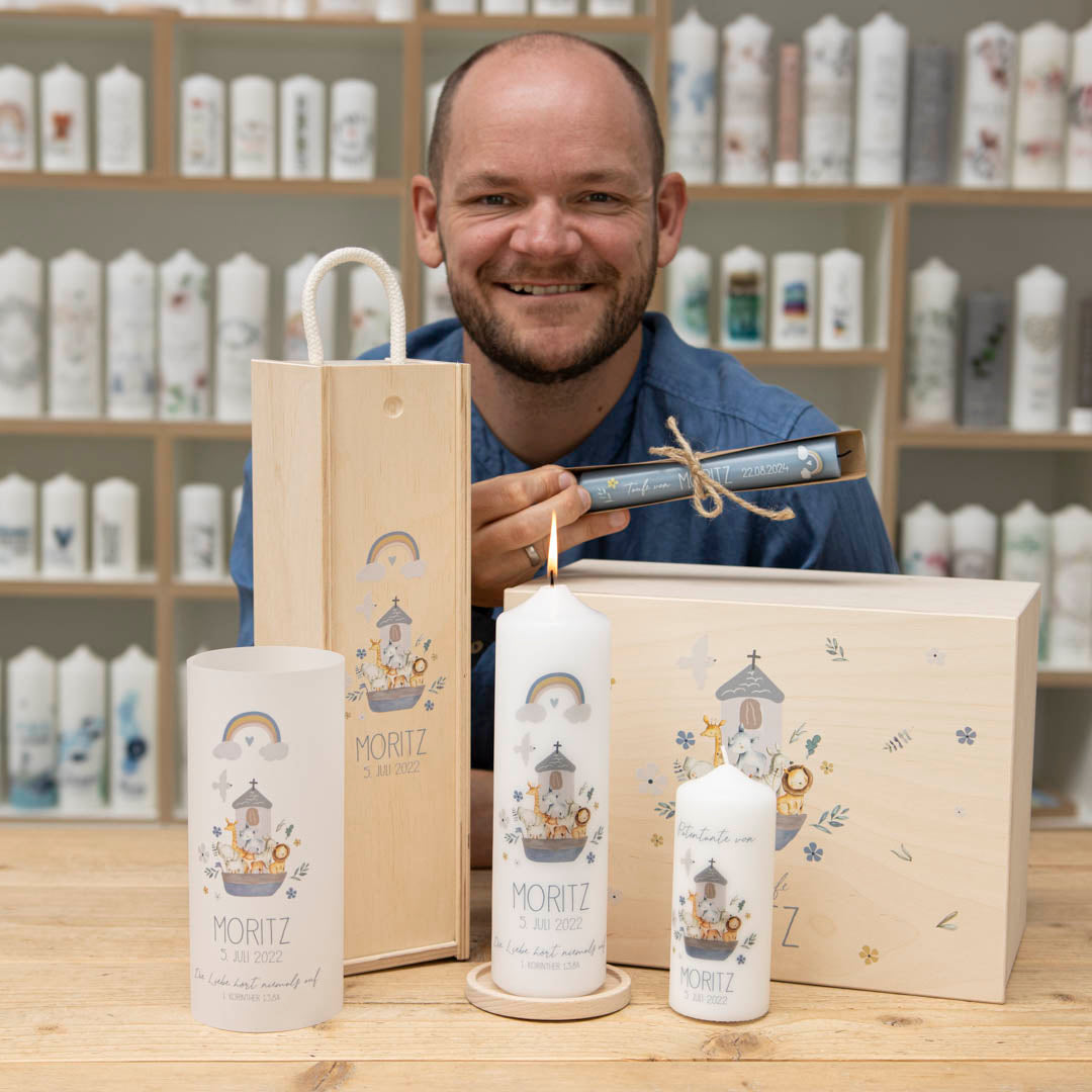 Taufkerze Arche Moritz im Set mit passenden Produkten im gleichen Design