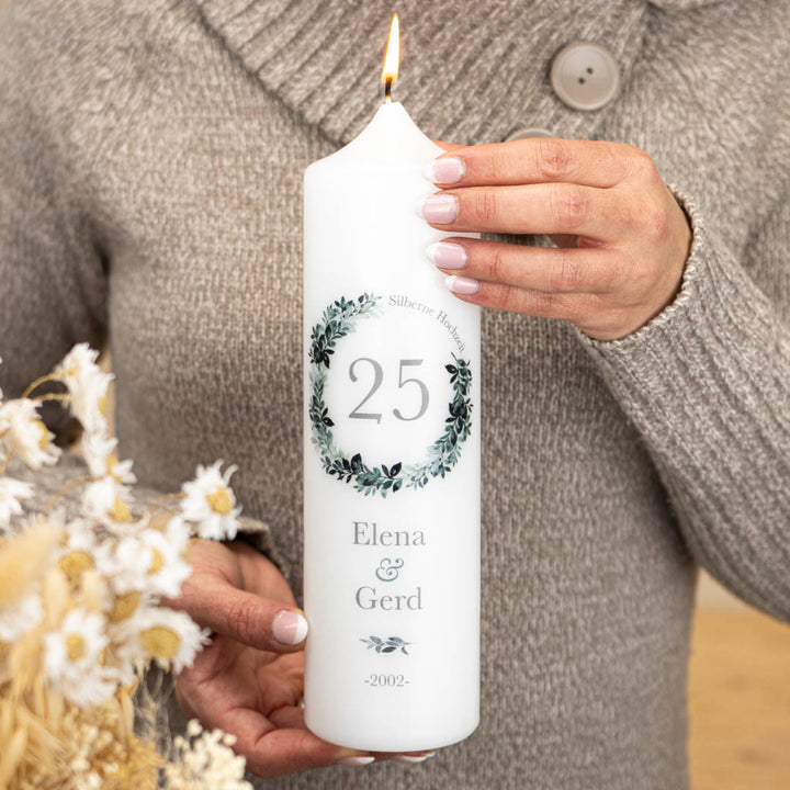 Kerze Silberhochzeit mit Namen und Datum in Silber