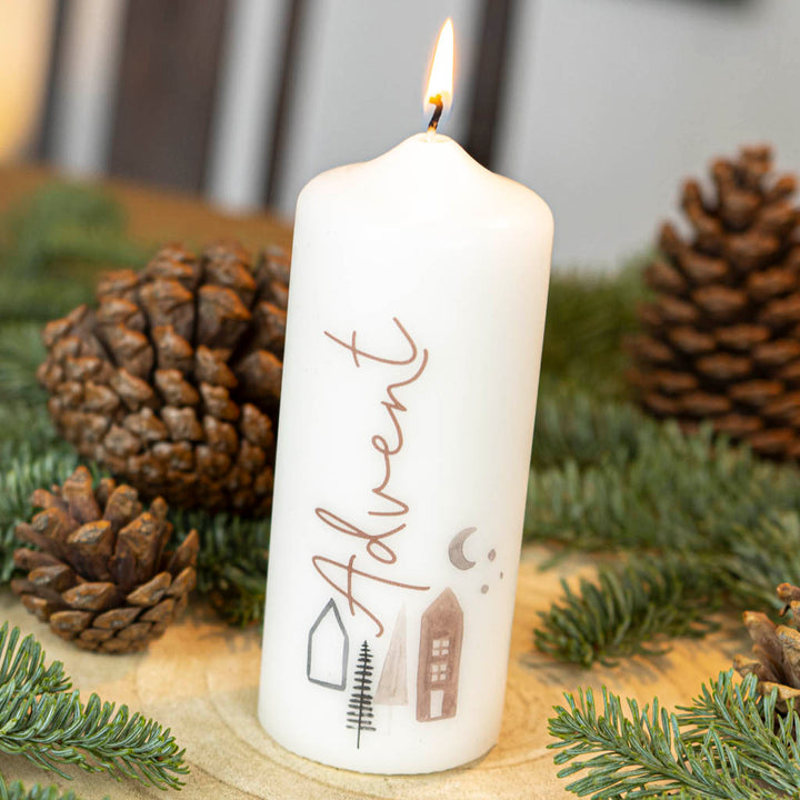 Adventskerze mit dem Schriftzug Advent in modernen Farben