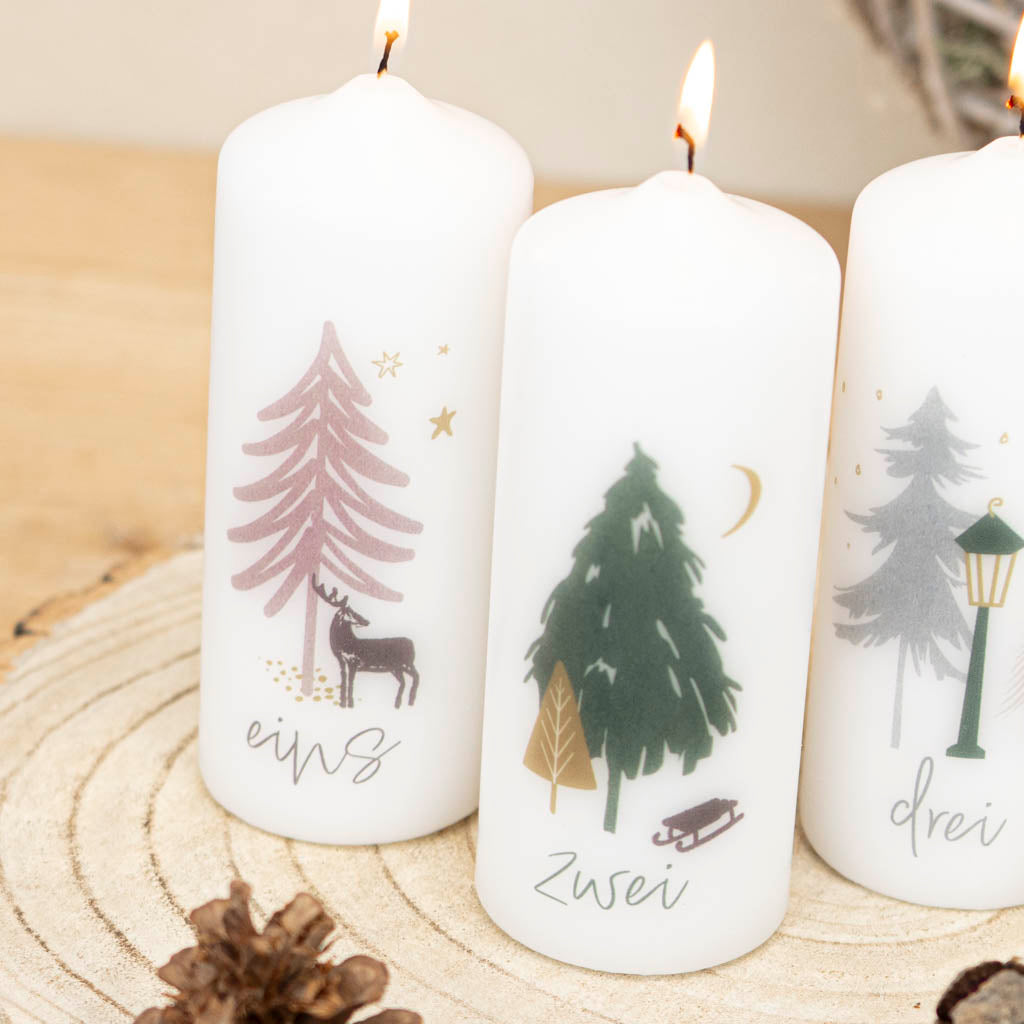 Adventskerzen mit Zahlen Winterwald