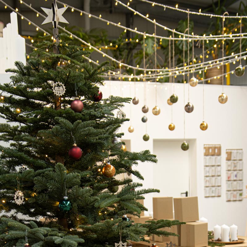 Kerzenonkel Advents-Sale 2024 - geschmückter Weihnachtsbaum