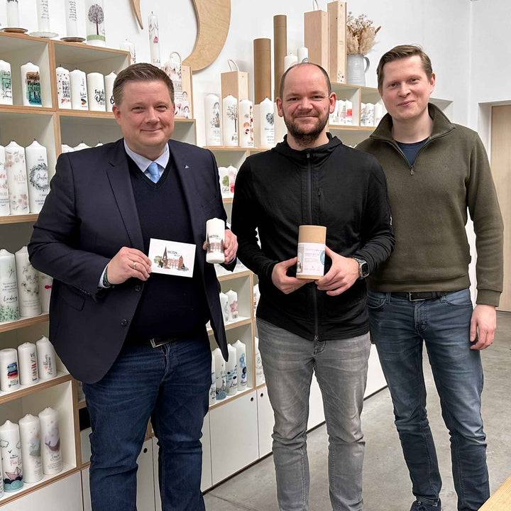 Bürgermeister Andreas Stegemann war zu Besuch beim Kerzenonkel