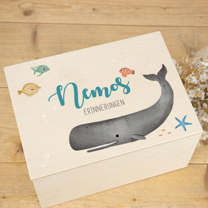 Erinnerungsbox Wal Baby mit Fischen