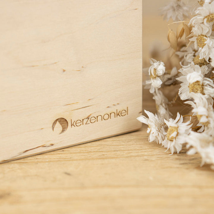 Erinnerungsbox Birke mit Kerzenonkel Logo