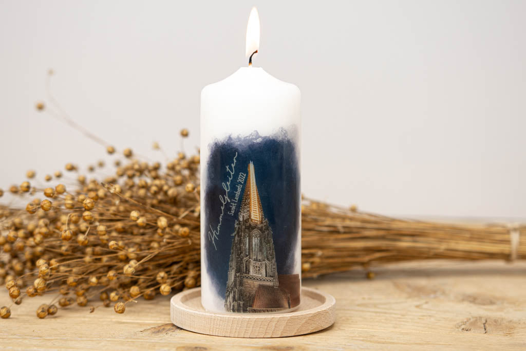 Himmelsleiter-Kerze mit dem Motiv der Lamberti-Kirche