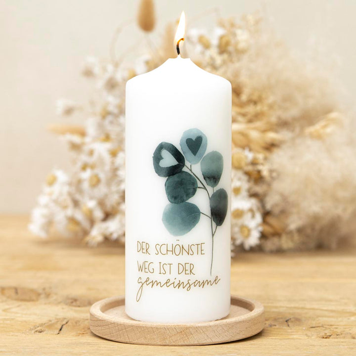 Geschenkkerze zur Hochzeit Eukalyptus und Herzen mit passendem Kerzenhalter aus Holz