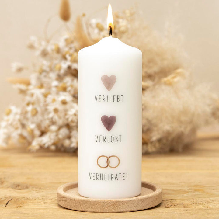 Geschenkkerze zur Trauung mit Herzen und Ringen