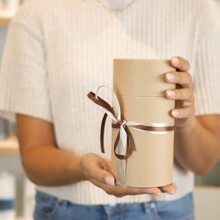 Patenkerze als Geschenk verpackt