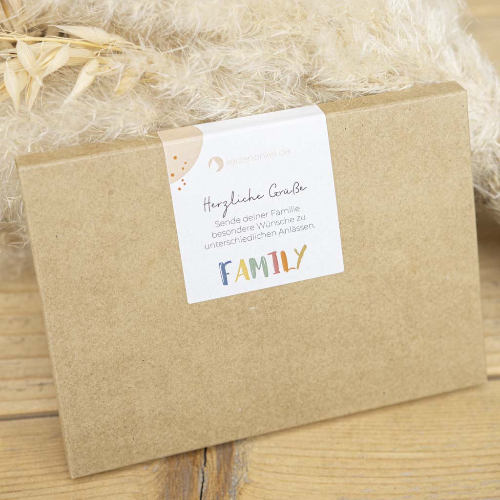 Geschenkverpackung mit 12 Grußkarten zum Thema Familie