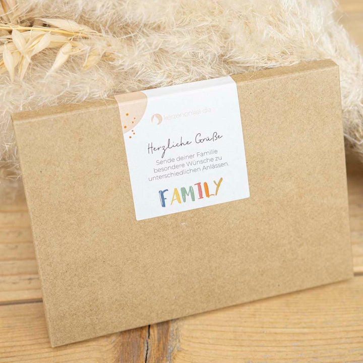 Geschenkverpackung mit 12 Grußkarten zum Thema Familie
