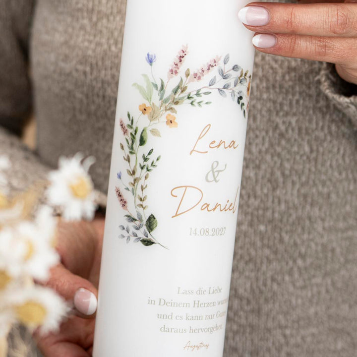 Hochzeitskerze Blumen mit Wildblumen in verschiedenen, modernen Farben als Kranz