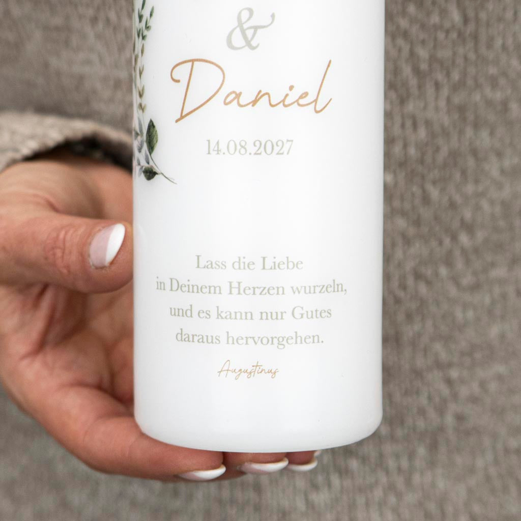 Hochzeitskerze mit Trauspruch passend zum blumigen Design der Hochzeitskerze