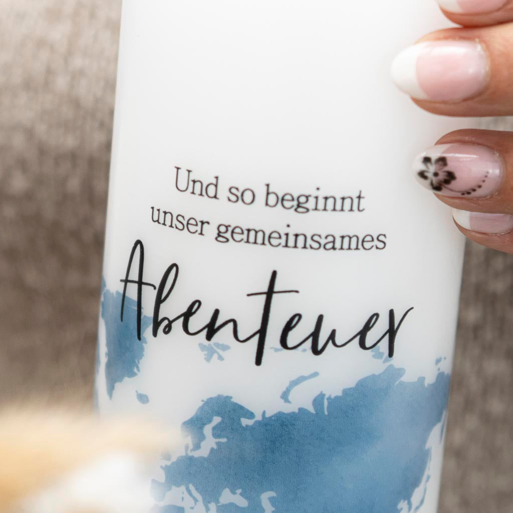 Hochzeitskerze mit Trauspruch und so beginnt unser gemeinsames Abendteuer in modernen Schriftarten