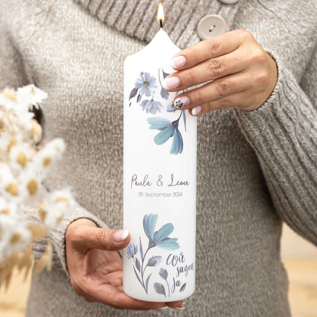 Hochzeitskerze Blumen mit Namen in Blau