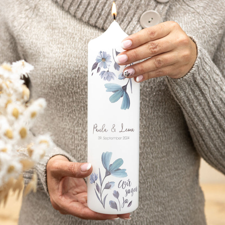 Hochzeitskerze Blumen mit Namen in Blau