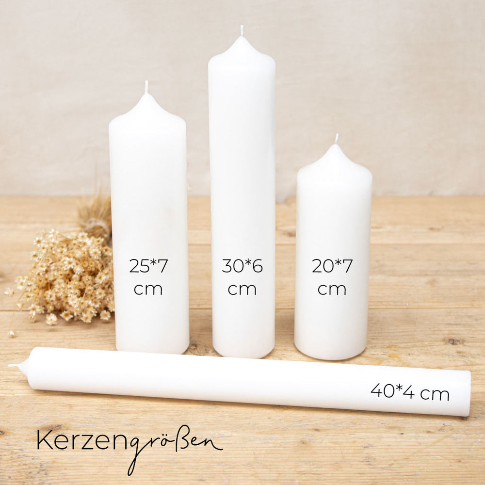 Vier verschiedene Kerzengrößen als Altarkerzen in Weiß für dein Motiv