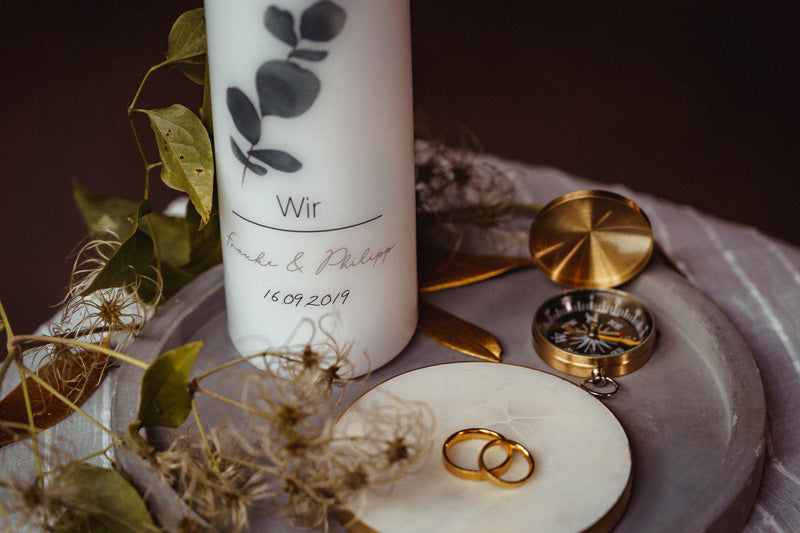 Hochzeitskerze mit Eheringen und Kompass