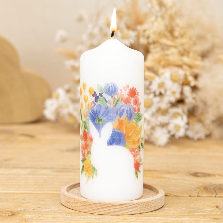 Osterkerze Blumen und Osterhase mit bunten Farben mit passendem Kerzenhalter aus Holz