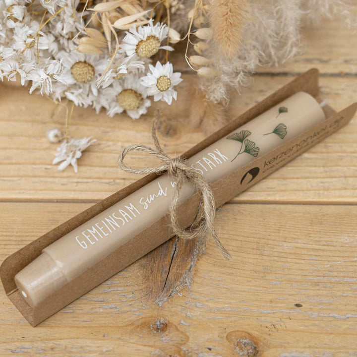 Stabkerze Ginko mit Verpackung