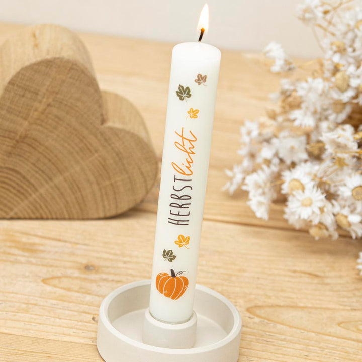 Stabkerze Herbstlicht mit passendem Kerzenhalter Lidatorp in Sand