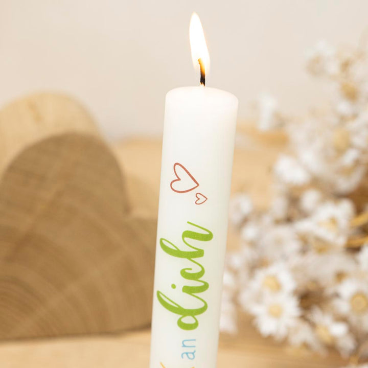 Stabkerze mit Herzen als Geschenk