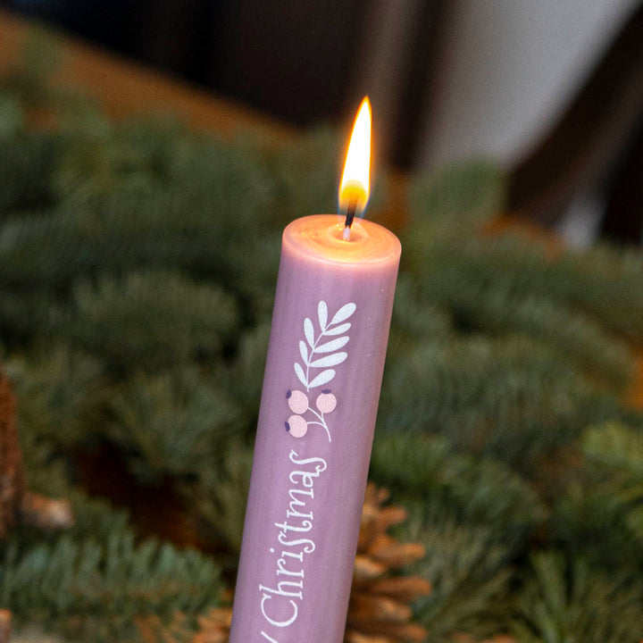 Stabkerze Merry Christmas mit weihnachtlichen Motiven