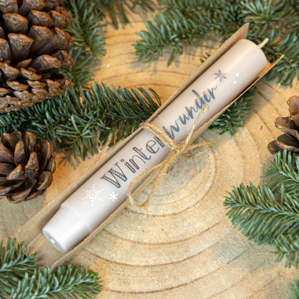 Stabkerze Winterwunder mit Geschenkverpackung