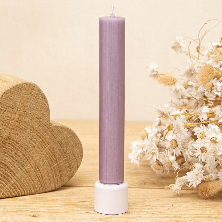 Stabkerzenhalter modern Flieder mit Stabkerze in Lavendel