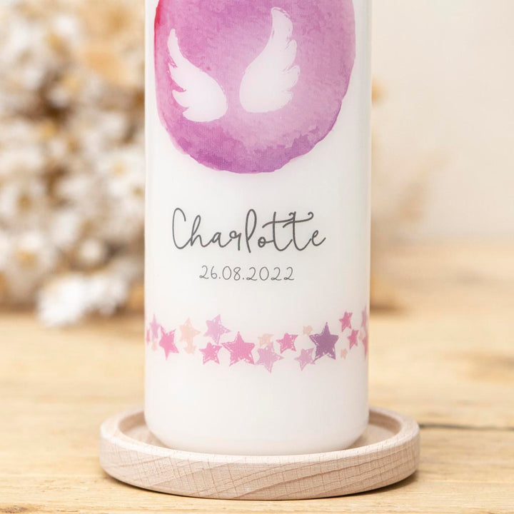 Taufkerze mit Flügeln und Sternen in Rosa