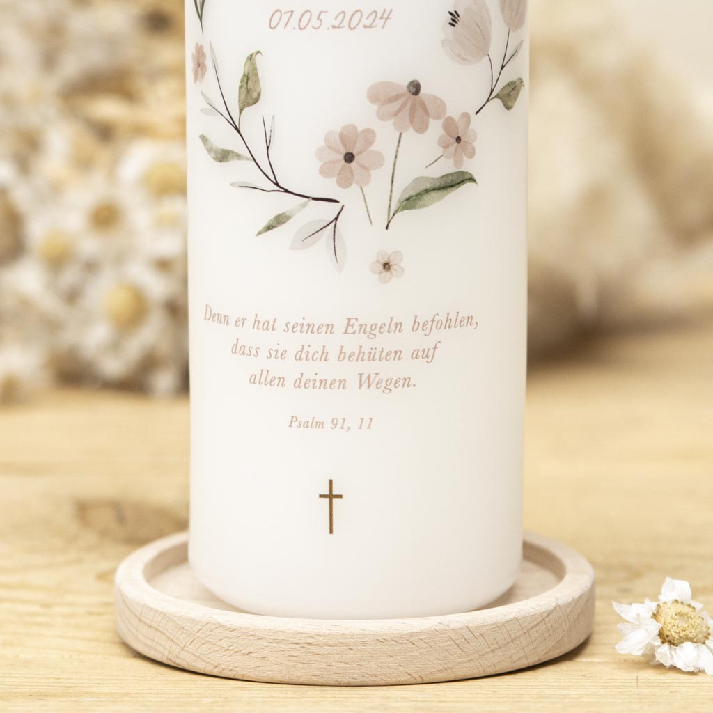 Taufkerze mit Blumen und Taufspruch Psalm 91,11 Er hat seinen Engeln befohlen