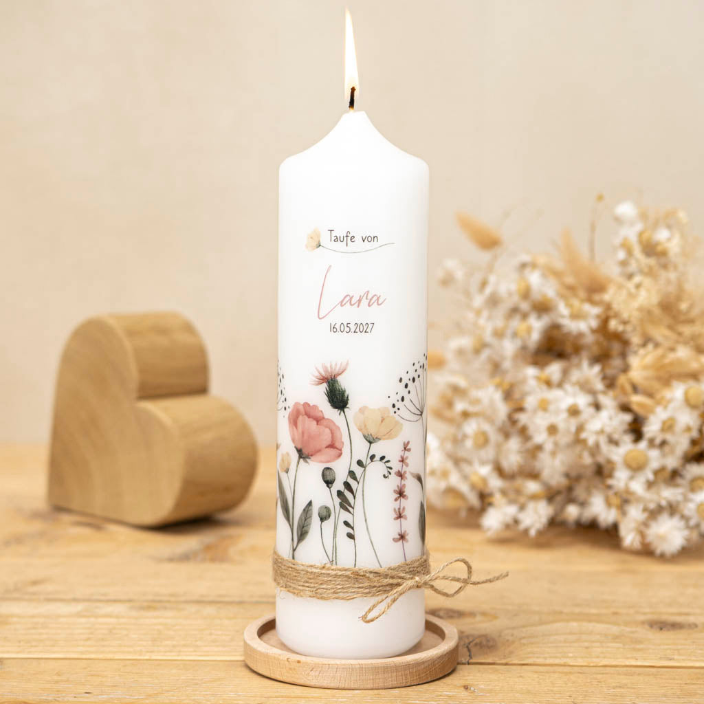 Taufkerze Mädchen mit Blumen und Juteband mit passendem Kerzenhalter Holz