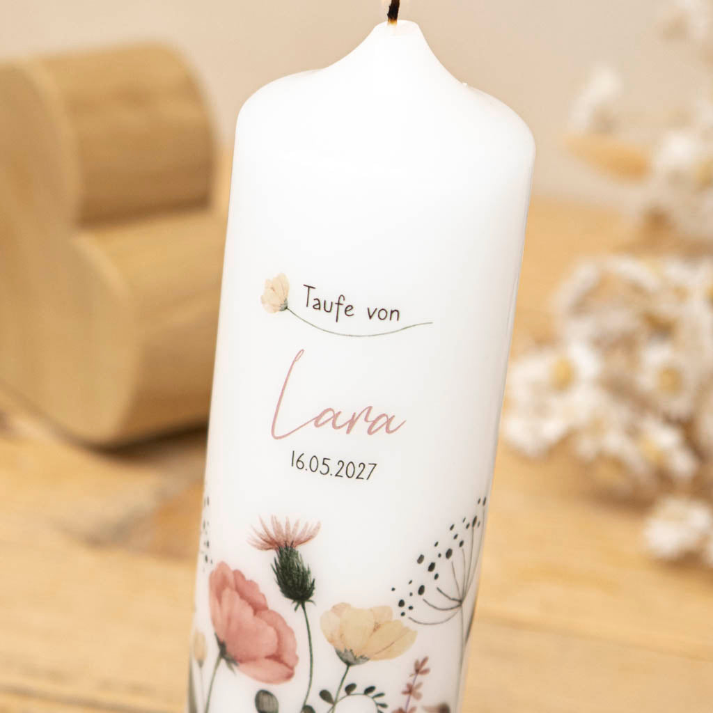 Taufkerze Mädchen in Altrosa und Blumen mit moderner Schrift
