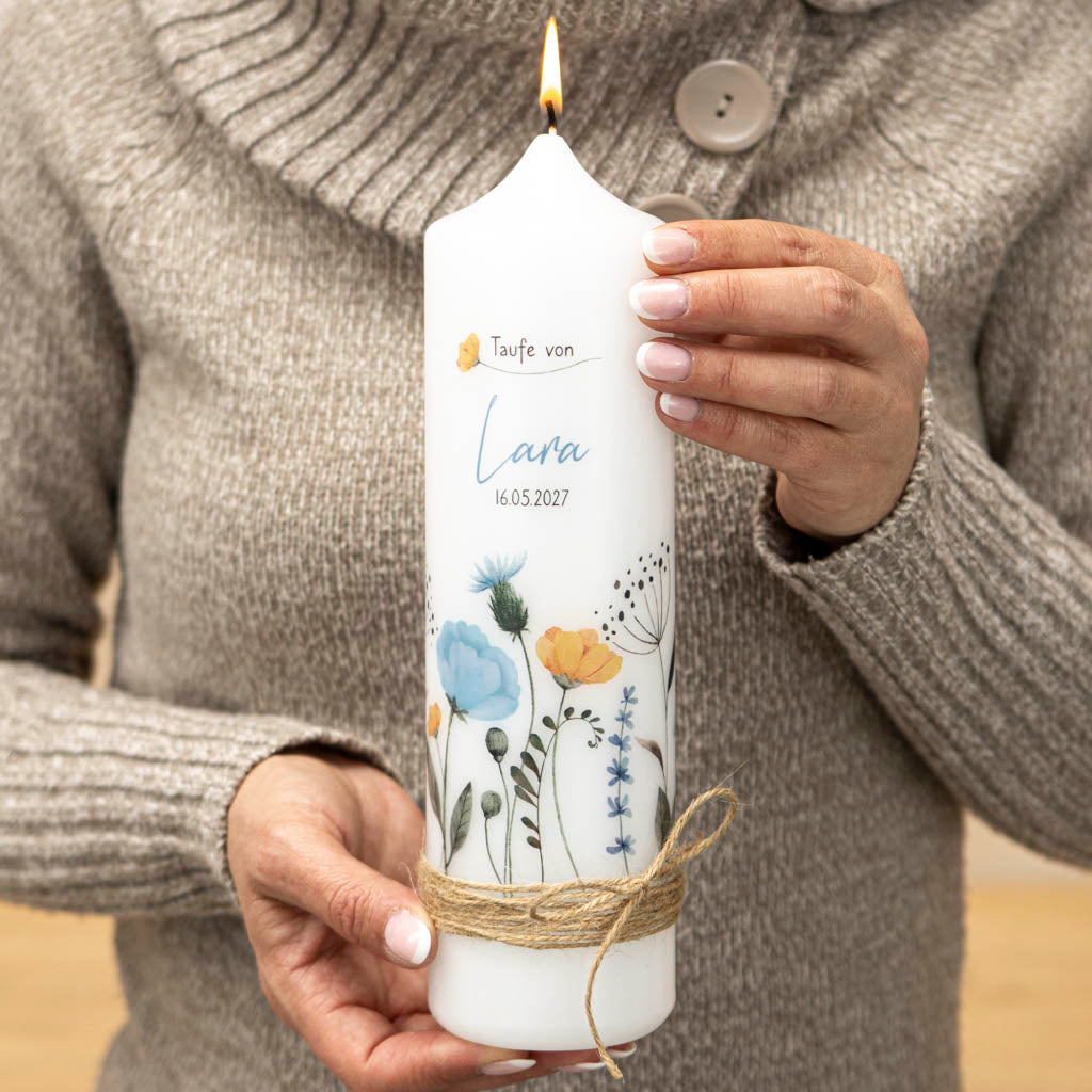 Taufkerze Junge und Mädchen mit Blumen und Juteband