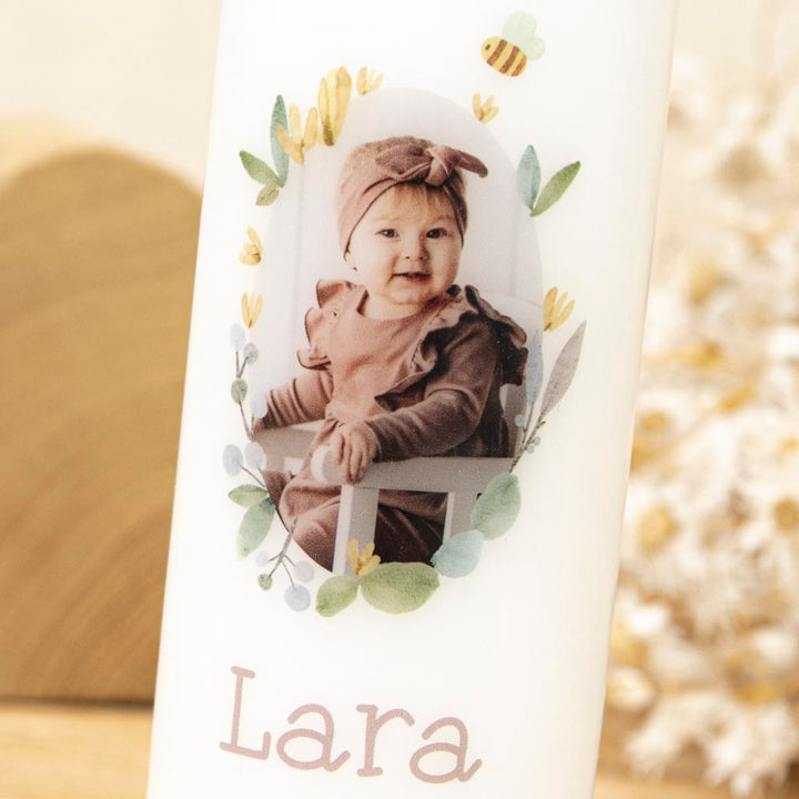 Fotokerze zur Taufe für Mädchen mit Blumen und Biene
