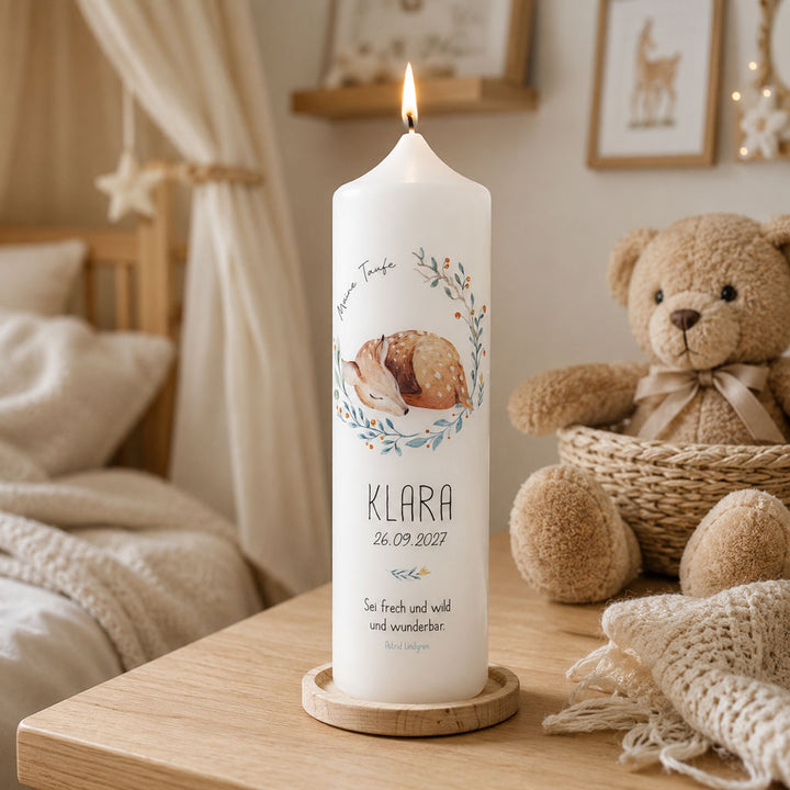 Taufkerze Mädchen Reh Klara mit Kerzenhalter Holz