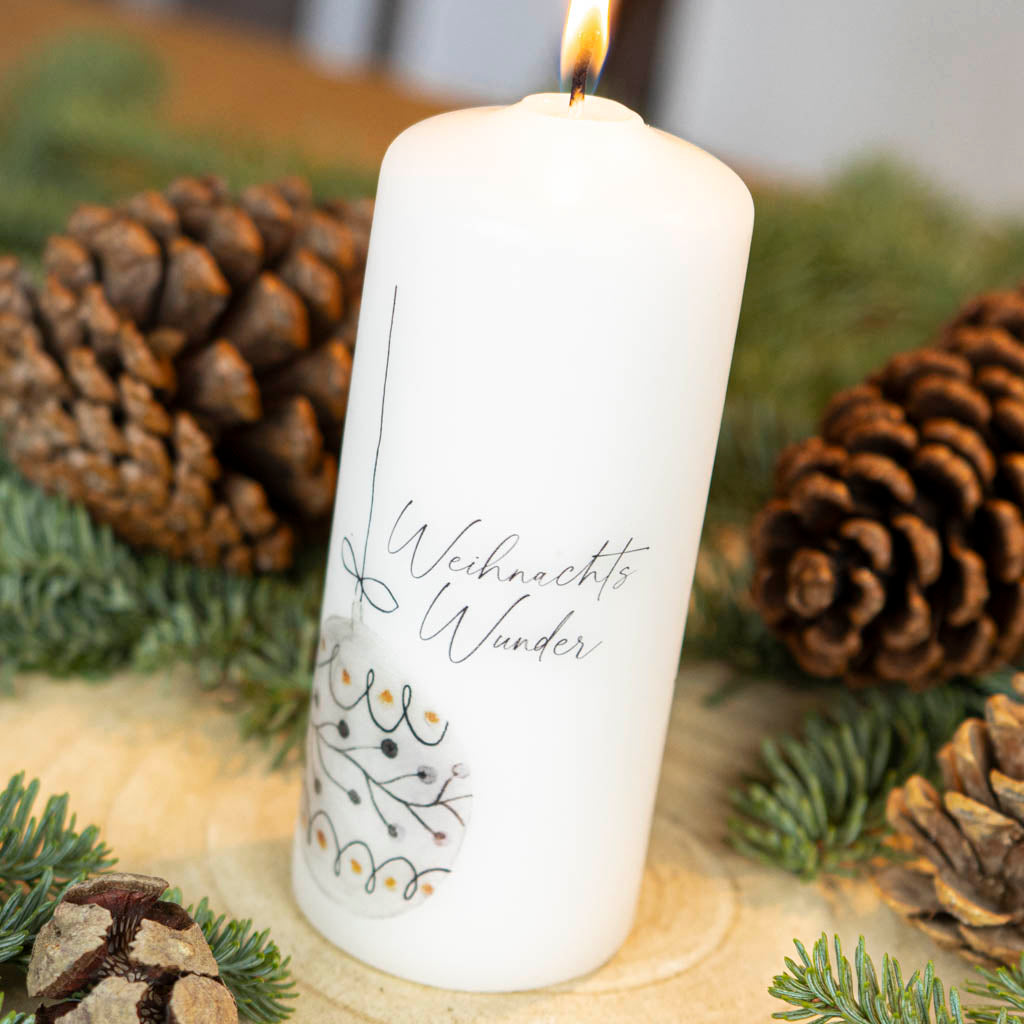Weihnachtskerze Weihnachtswunder mit Kugel