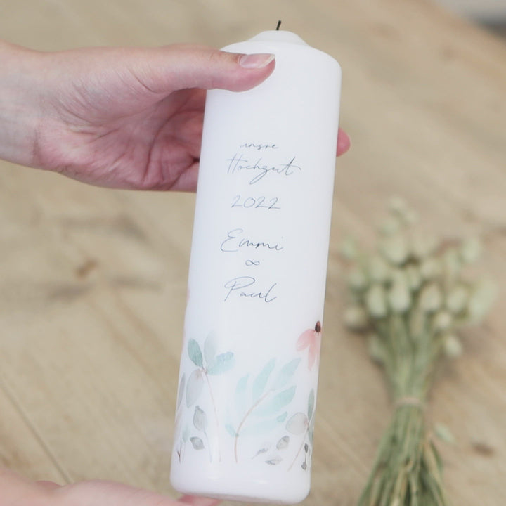 Hochzeitskerze mit Blumen inkl. Kerzenbox aus Holz im Detail