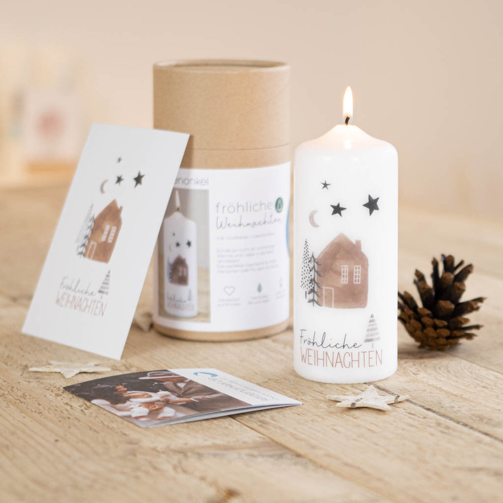 Weihnachtskerze mit dem Aufdruck Fröhliche Weihnachten inkl. Geschenkbox und Grußkarte