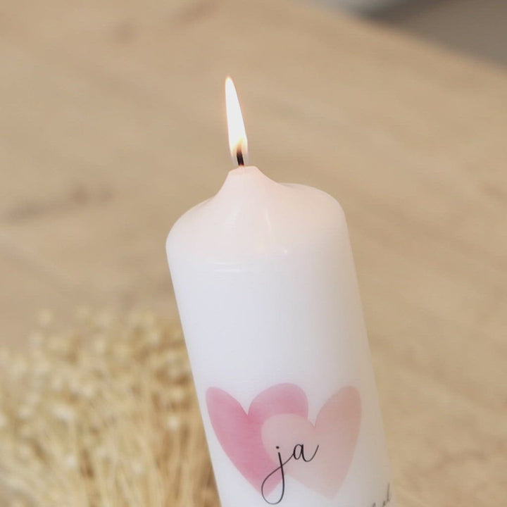 Hochzeitskerze mit Herzen