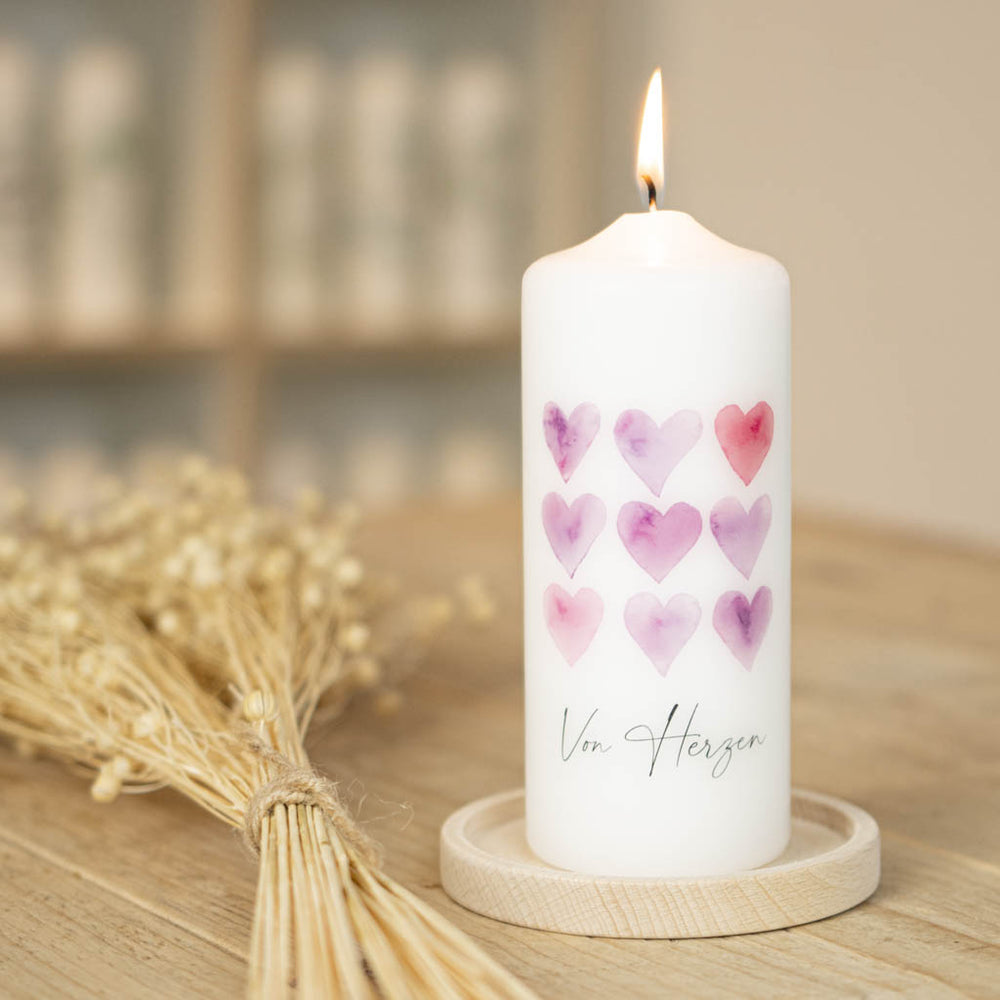 Geschenkkerze mit dem Aufdruck Von Herzen mit Herzen zum Valentinstag