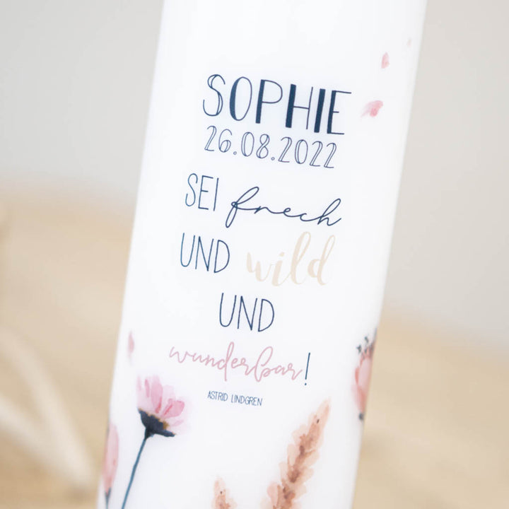 Taufkerze Blumen Sophie - Taufspruch als Detailaufnahme