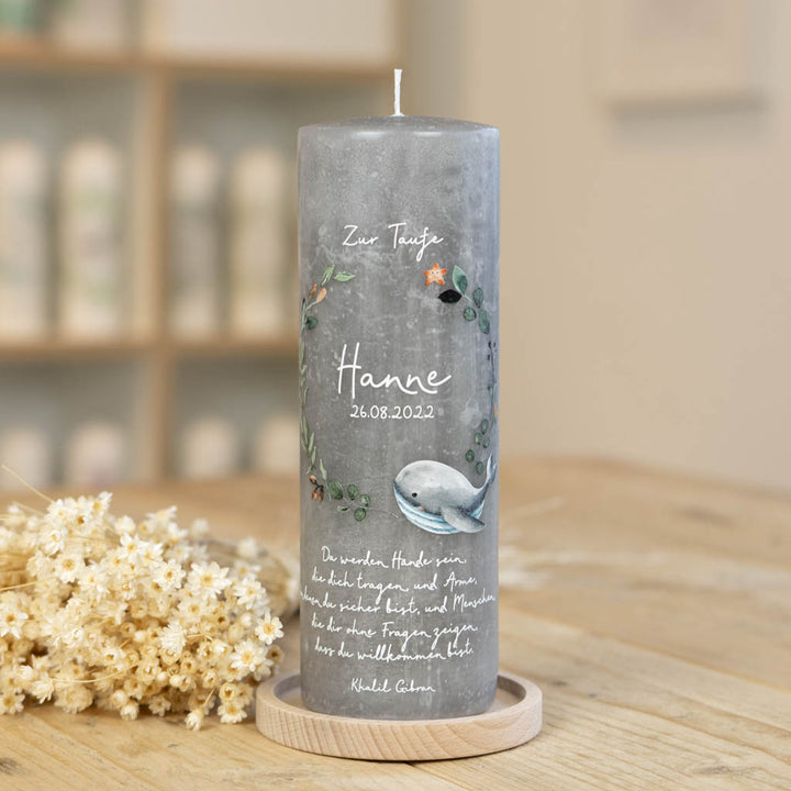 Rustic Kerze als Taufkerze mit dem Motiv Wal