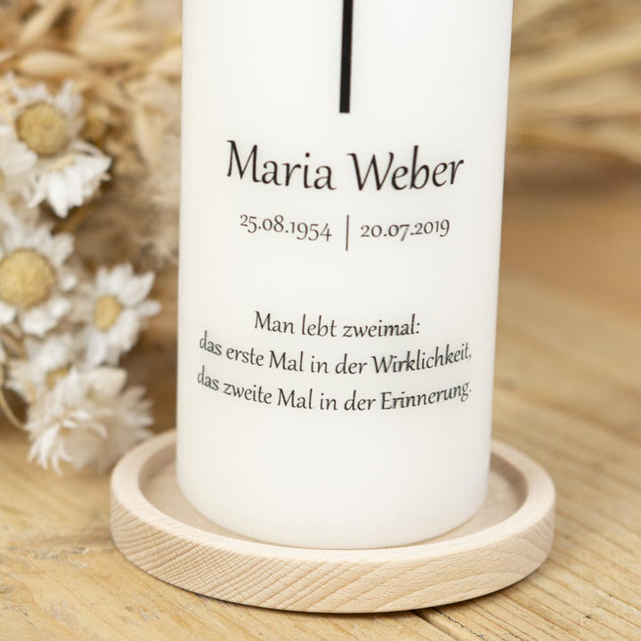 Trauerspruch auf einer klassischen Gedenkkerze